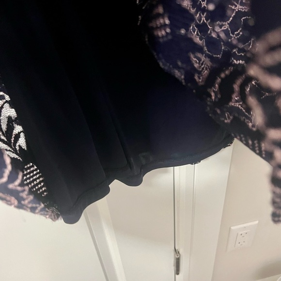 Gorgeous lace maternity dress size small - Picture 9 of 9